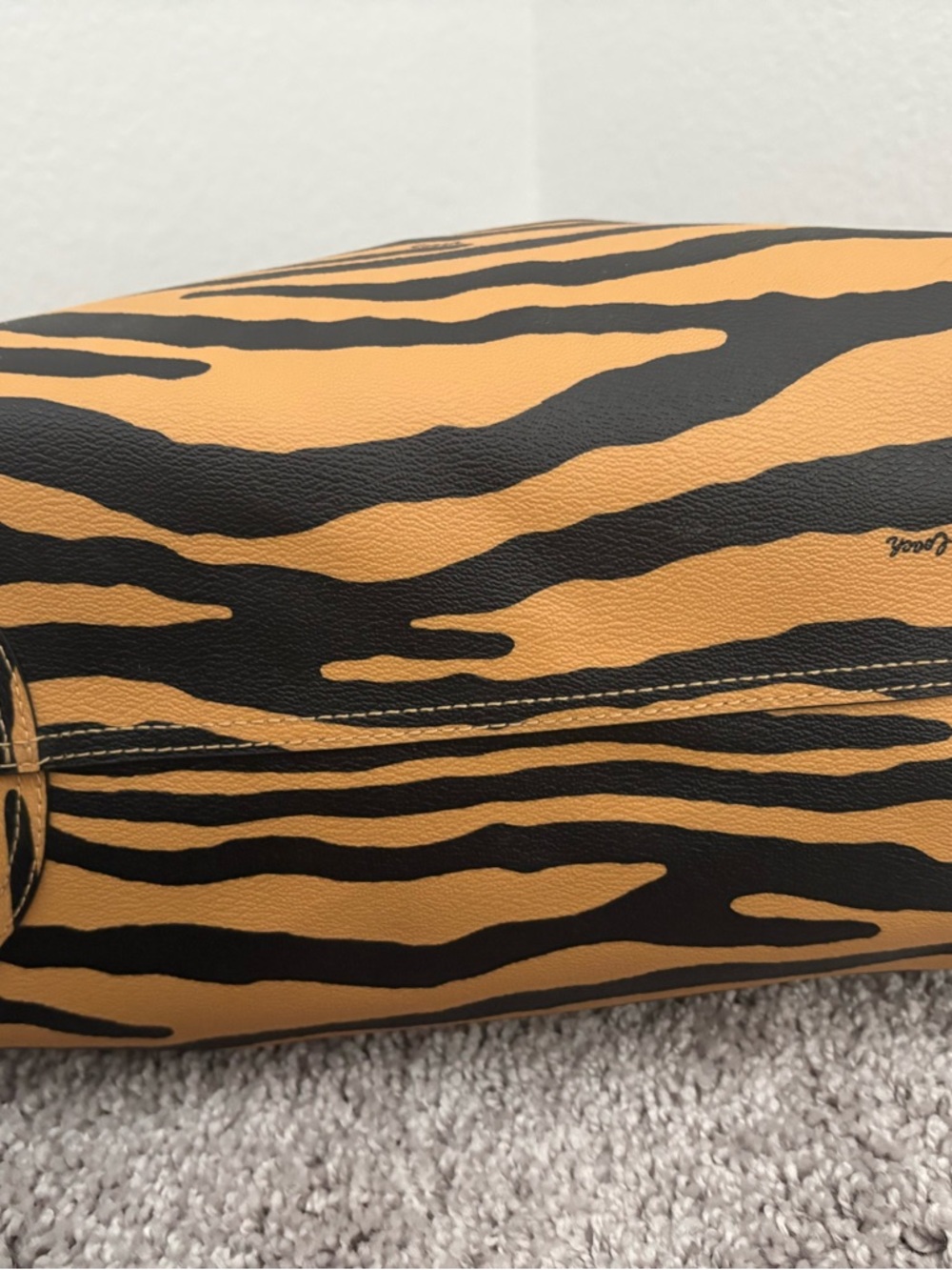 🐅 Coach Tiger Print Tote – Statement Piece - Picture 3 of 5